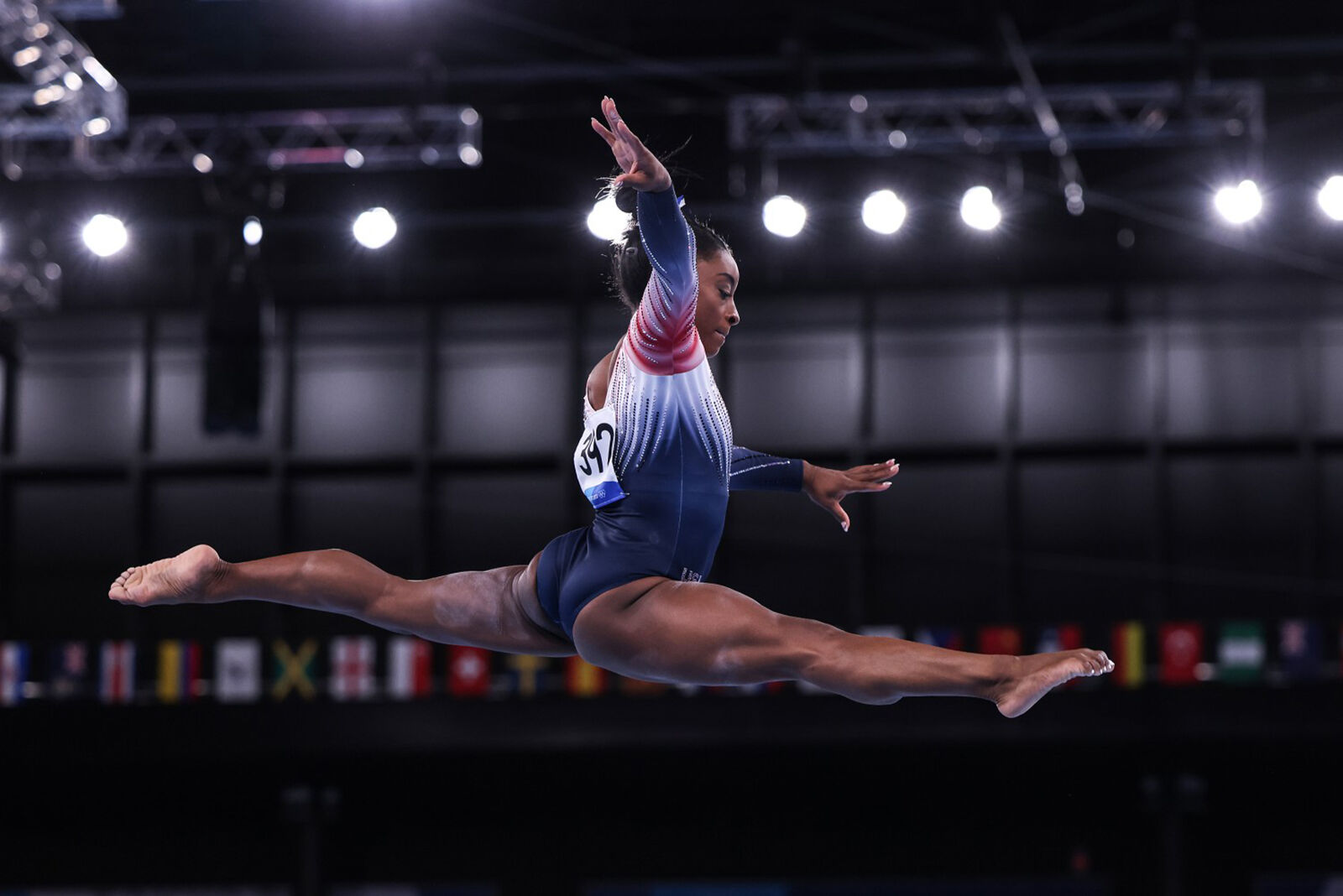 Biles bounces back; wins bronze on beam